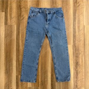 Wrangler Straight-Leg Men’s Jeans in Medium Blue